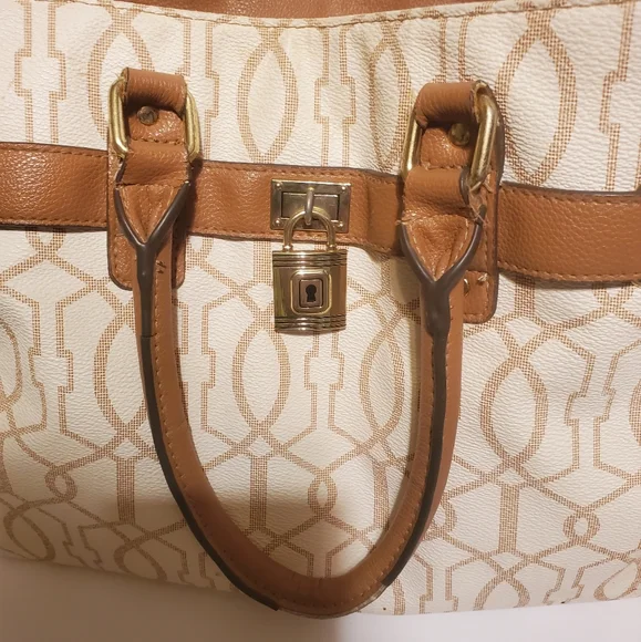 Tan and White Purse With Gold Lock Detail Large - Picture 2 of 13